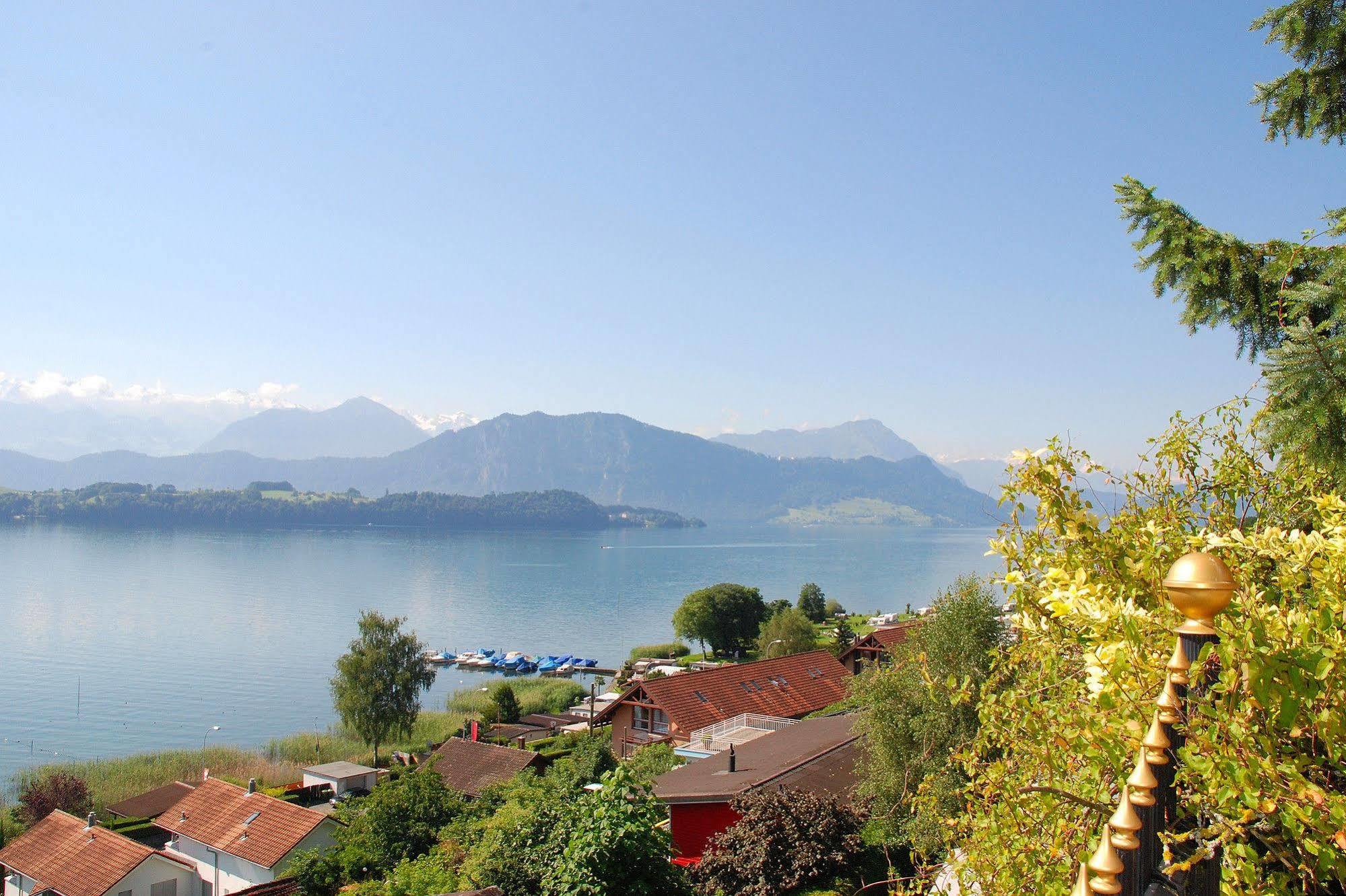 Swiss-Chalet Merlischachen - Romantik Schloss-Hotel Am See Küssnacht Екстериор снимка